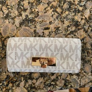 Michael kors wallet
